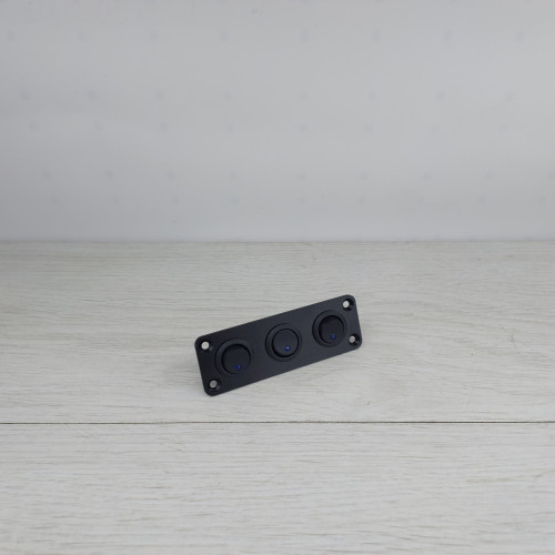 Панель с 3 тумблерными переключателями