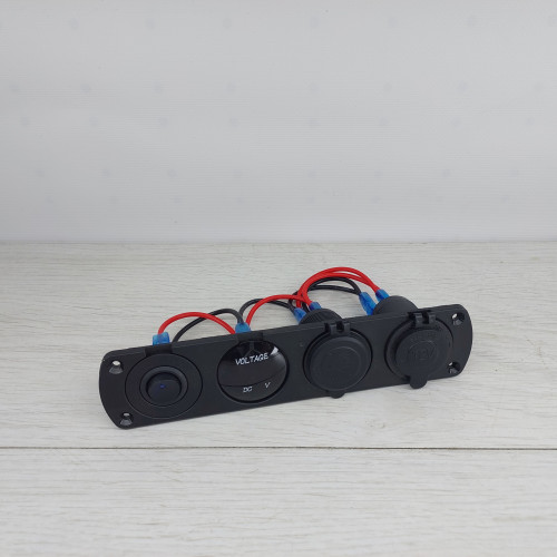 Автомобильная зарядка с двумя USB-портами розеткой прикуривателя цифровой дисплей + выключит