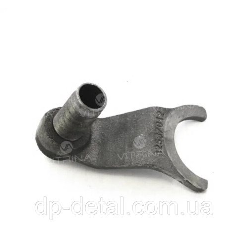 Вилка удвоителя КПП Т-25 старого образца