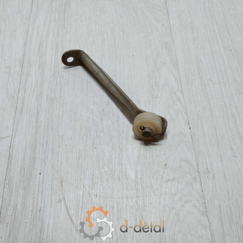 Кронштейн шторки ЮМЗ (1 ролик)