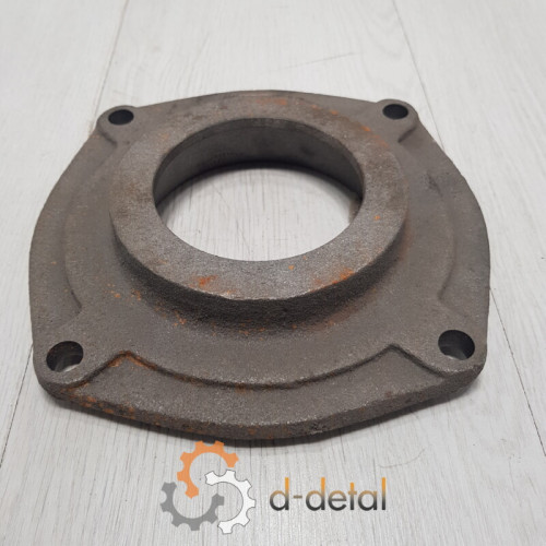 Крышка рукава полуоси заднего моста ЮМЗ