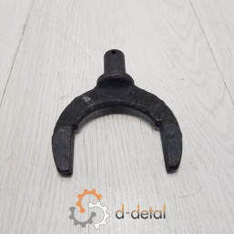 Вилка включения механизма блокировки ЮМЗ