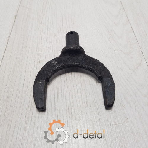 Вилка включения механизма блокировки ЮМЗ